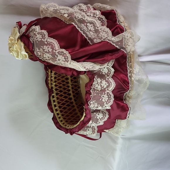Baby Doll Basinette Crib Wicker satin lace vintage 1990s good condition 13" - Picture 8 of 15